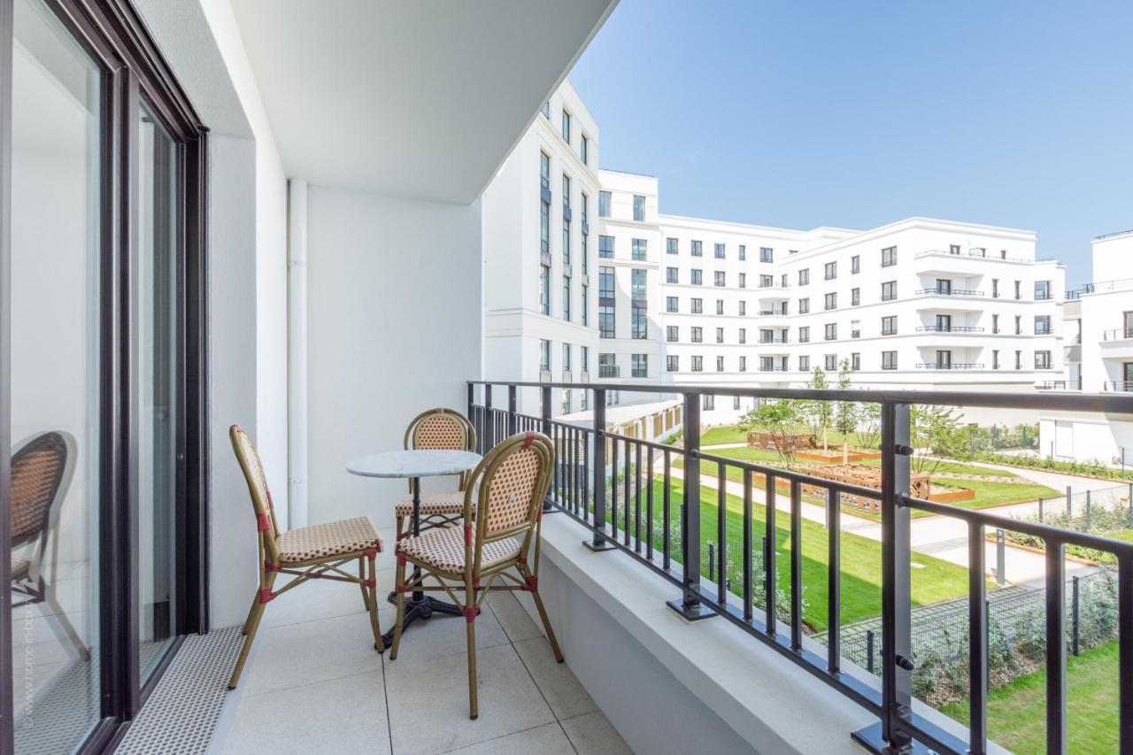 Dans Le Pre By Plaza Apartment Шеси Екстериор снимка