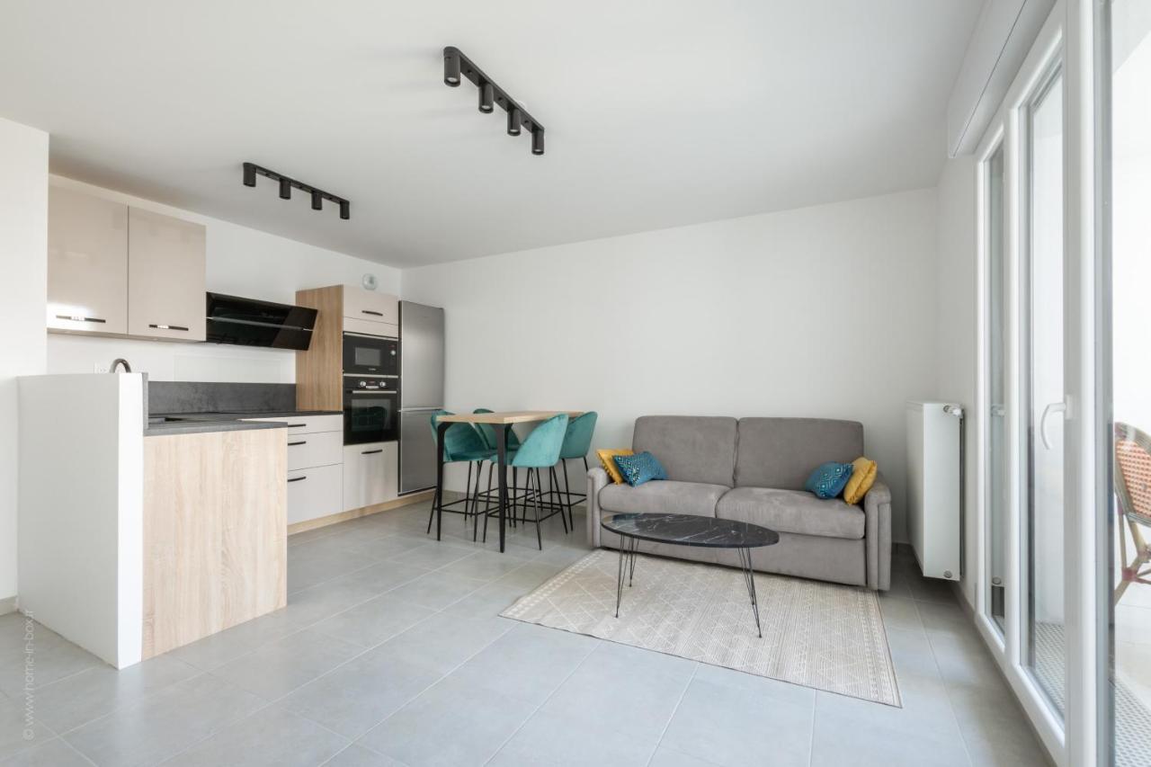Dans Le Pre By Plaza Apartment Шеси Екстериор снимка