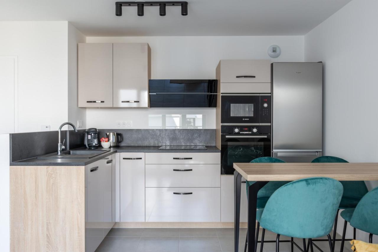 Dans Le Pre By Plaza Apartment Шеси Екстериор снимка